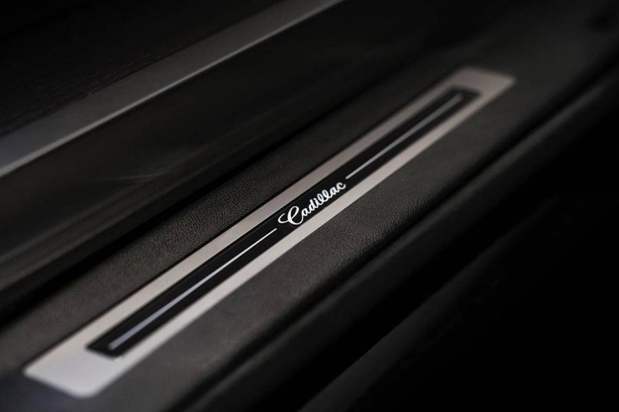 Детали интерьера Cadillac Escalade Chairman Package by Inkas 2019 года  (фото 11 из 16)